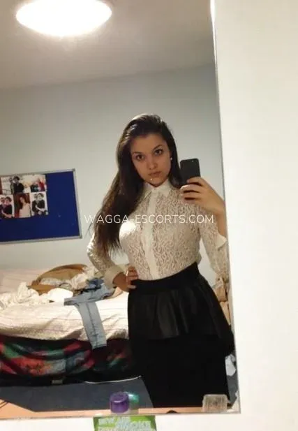 Wagga escorts Emilia — 4