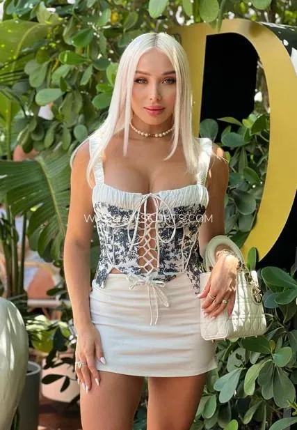 Wagga escorts Lucy — 4