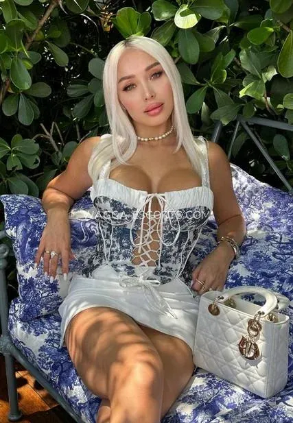Wagga escorts Lucy — 1