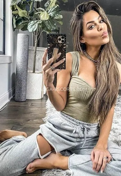 Wagga escorts Gun — 2