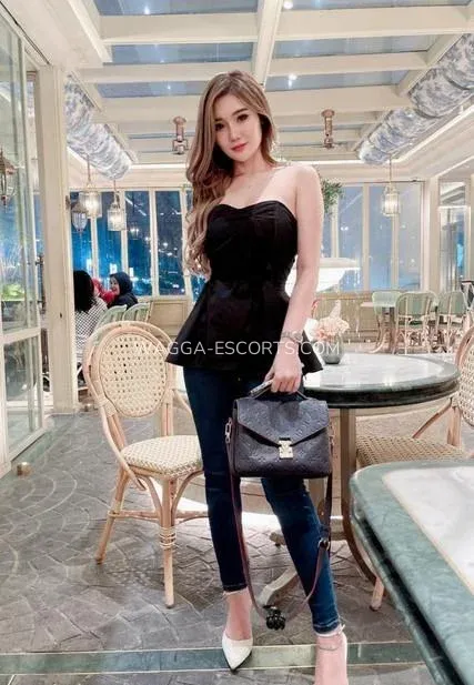 Wagga escorts Avery — 4